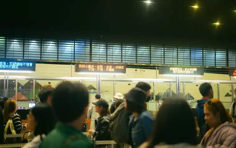 공항 세관 안내 표지